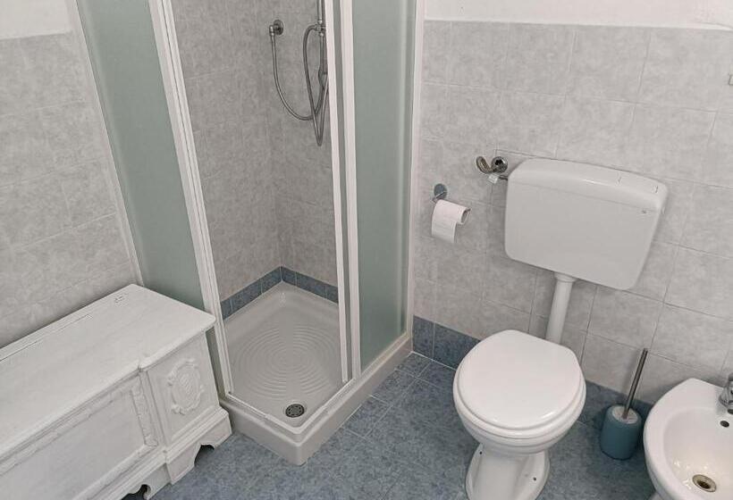 اتاق اکونومی, Mille Lire Peppe S Home