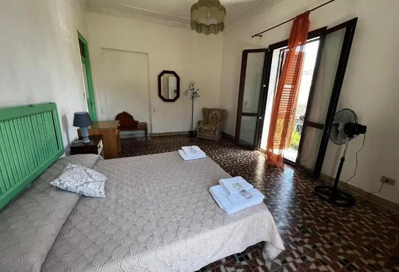 سوییت جونیور با بالکن, Mille Lire Peppe S Home