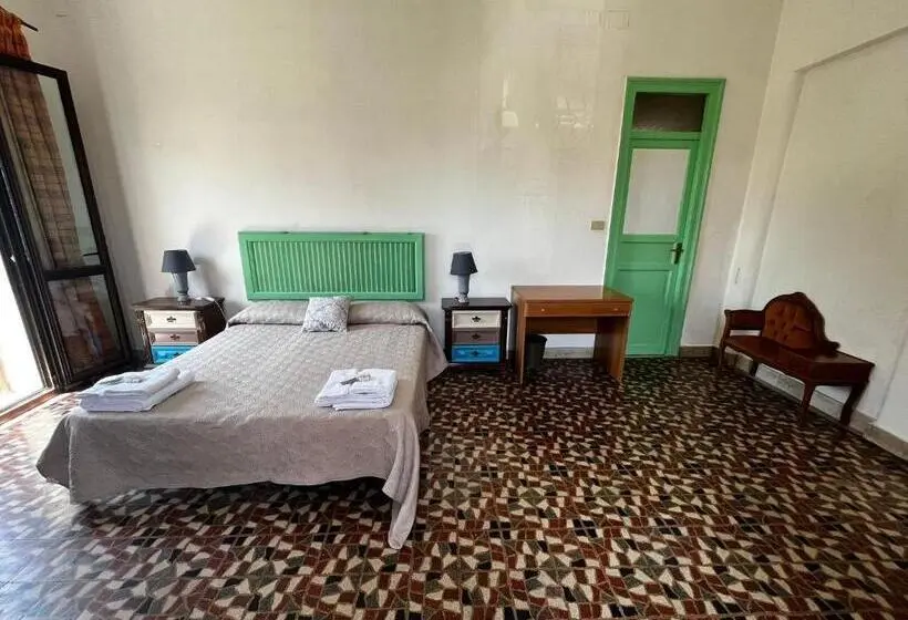 سوییت جونیور با بالکن, Mille Lire Peppe S Home