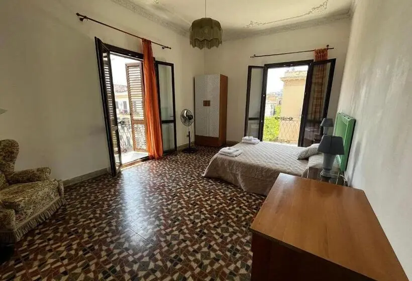 سوییت جونیور با بالکن, Mille Lire Peppe S Home