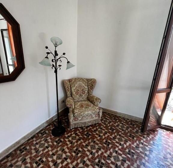 سوییت جونیور با بالکن, Mille Lire Peppe S Home