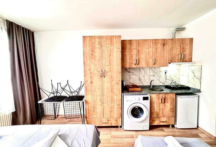 غرفة قياسية ثلاثية, Alaca Suit