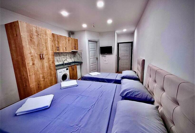 غرفة قياسية ثلاثية, Alaca Suit