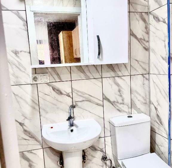 غرفة قياسية ثلاثية, Alaca Suit