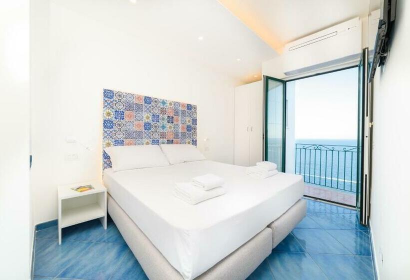 חדר דלוקס עם מרפסת נוף לים, La Dimora Del Maestro