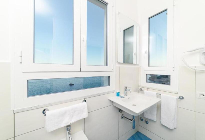 חדר דלוקס עם מרפסת נוף לים, La Dimora Del Maestro