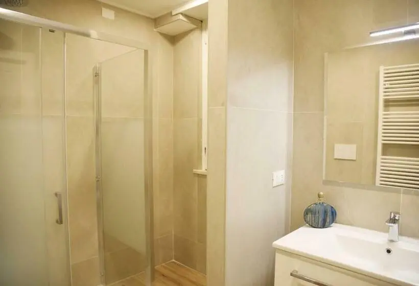 اتاق استاندارد با بالکن, La Maison Latina Guest House