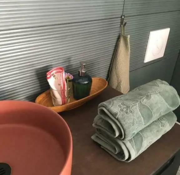 Standard Kolmen Hengen Huone, Cosy Private Bath And Garden