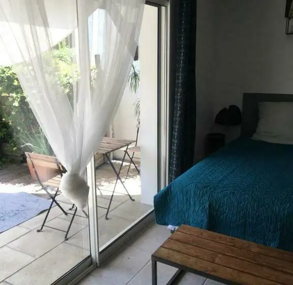 Standard Kolmen Hengen Huone, Cosy Private Bath And Garden