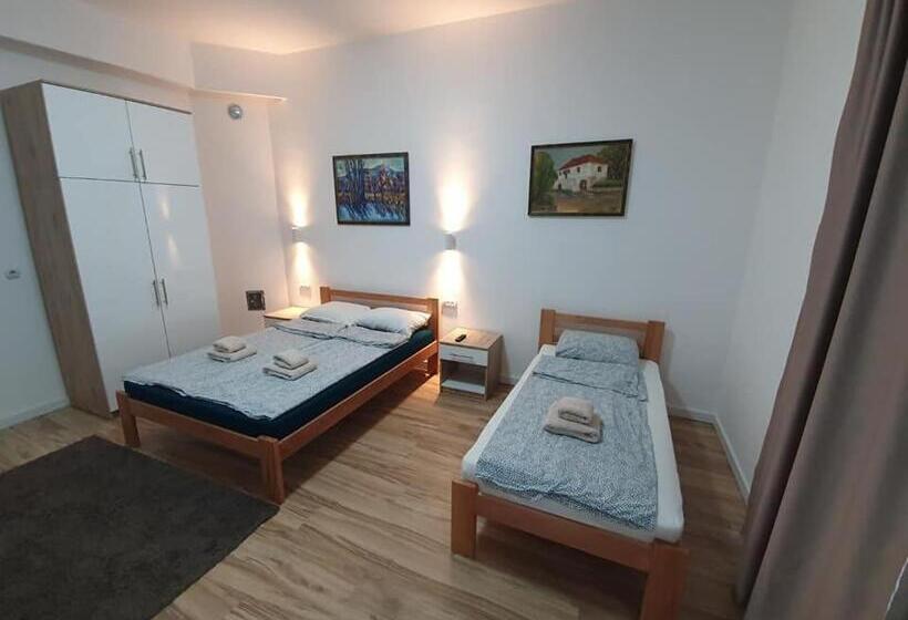 اتاق استاندارد سه تخته با بالکن, Studio Vik