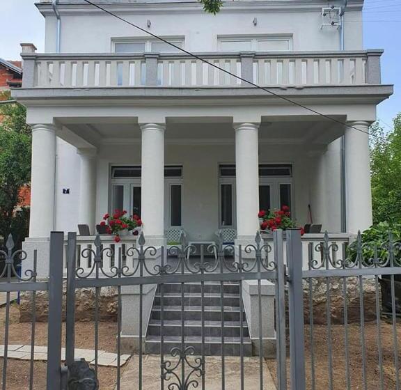 اتاق استاندارد سه تخته با بالکن, Studio Vik