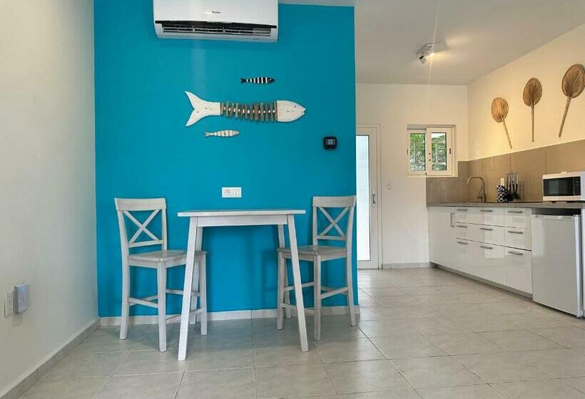 Deluxe Suite King Bed, Merakii Seaview Escape Curacao