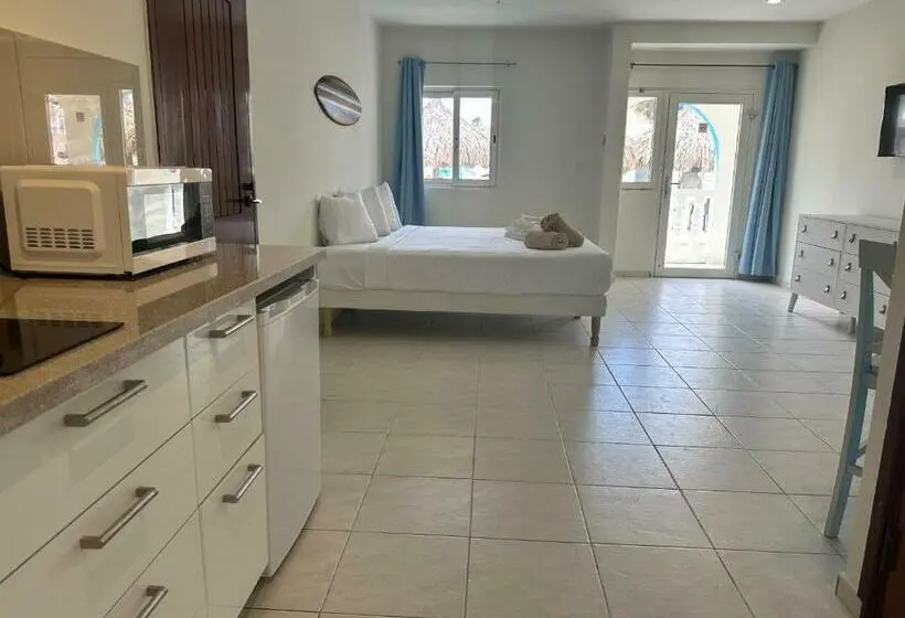 Deluxe Suite King Bed, Merakii Seaview Escape Curacao