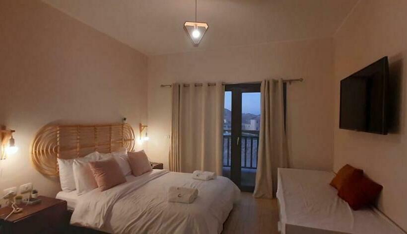 استودیو استاندارد با تراس, Aldau Heights Kevin