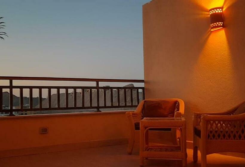 استودیو استاندارد با تراس, Aldau Heights Kevin