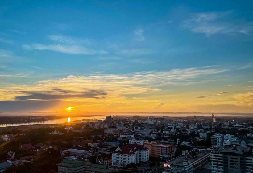 스탠다드 룸 킹사이즈 침대, Landmark Vientiane Life Center