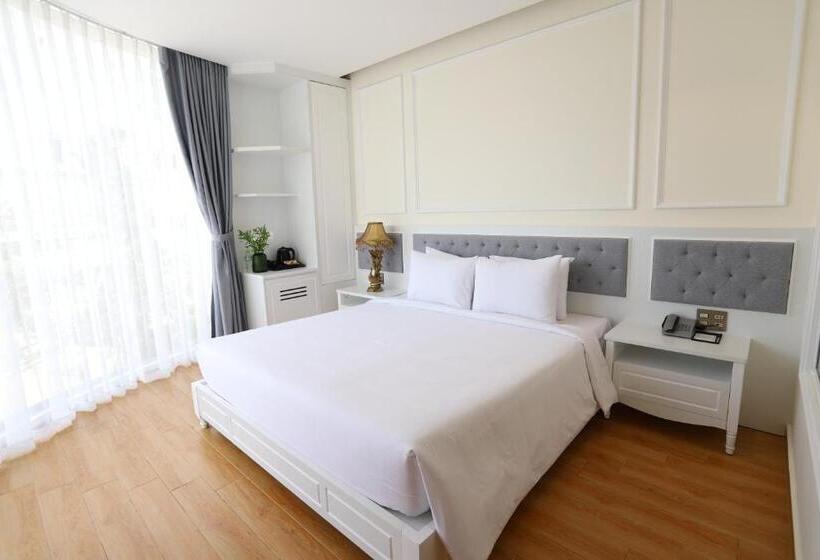 Deluxe Suite King Bed, Le Marais Hotel Dalat