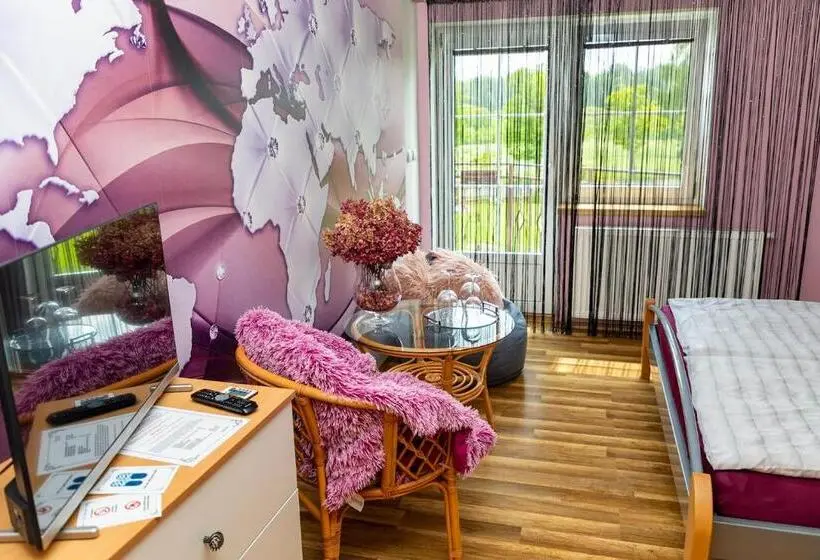Standard-huone Allasnäkymä, Vila Marcelka