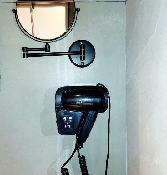 キングサイズベッドのスーペリアルーム, Oren Kasauli