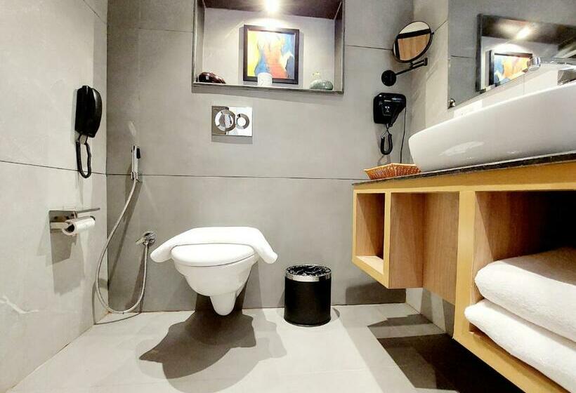 キングサイズベッドのスーペリアルーム, Oren Kasauli