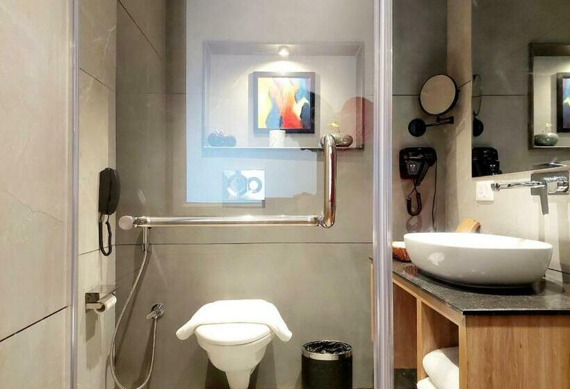 キングサイズベッドのスーペリアルーム, Oren Kasauli