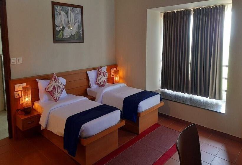 주니어 스위트, Niraamaya Retreats Vaidekam, Kannur