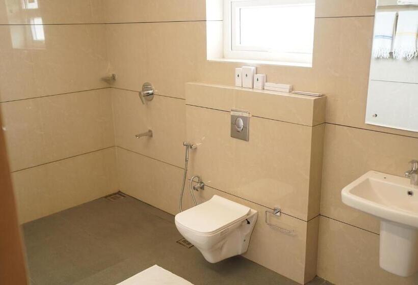 스탠다드 룸 킹사이즈 침대, Niraamaya Retreats Vaidekam, Kannur