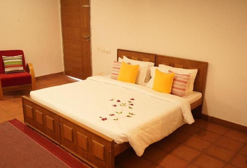 스탠다드 룸 킹사이즈 침대, Niraamaya Retreats Vaidekam, Kannur