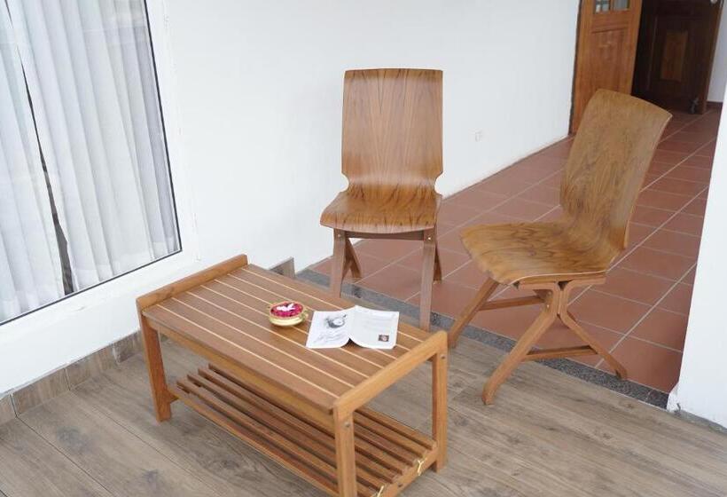 주니어 스위트, Niraamaya Retreats Vaidekam, Kannur