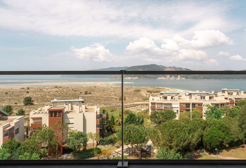 스탠다드 스튜디오, Aqualuz Troia Mar by The Editory