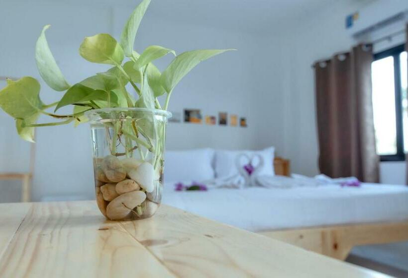 Quarto deluxe, Phanomrung Hostel & Linn Chan Cafe พนมรุ้ง โฮส์เทล แอนด์ ลิณณ์จัง คาเฟ่