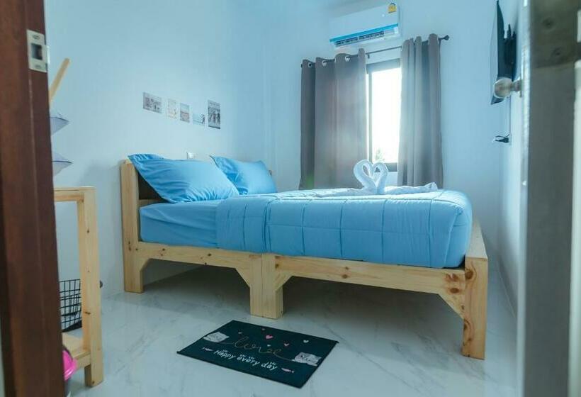 Quarto Basic, Phanomrung Hostel & Linn Chan Cafe พนมรุ้ง โฮส์เทล แอนด์ ลิณณ์จัง คาเฟ่