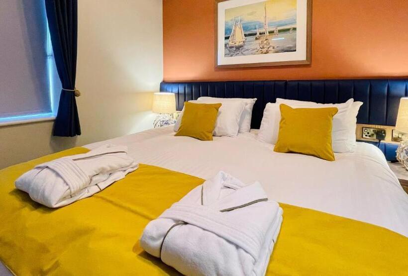 חדר דלוקס, Rooms At Haslar Marina