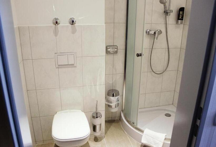 اتاق استاندارد یک نفره, Skyline Hotel Hannover