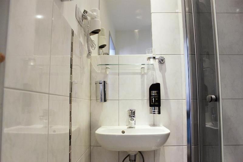 اتاق استاندارد چهار تخته, Skyline Hotel Hannover