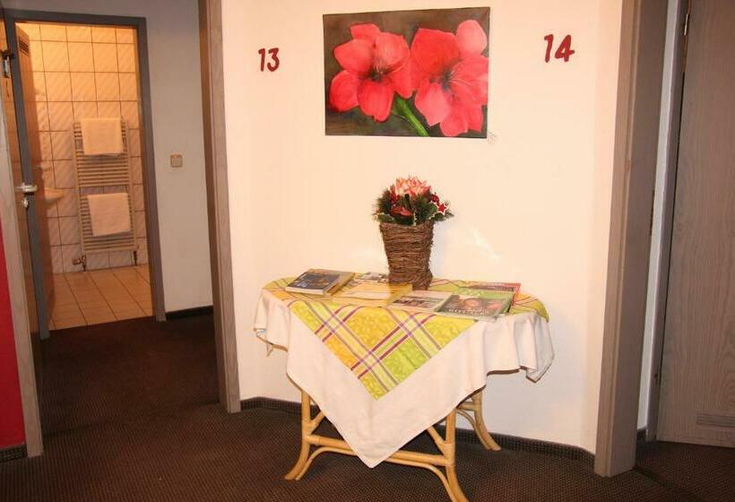 Quarto standart individual, Am Schloss Neuenstein