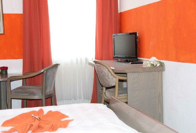 Quarto standart individual, Am Schloss Neuenstein