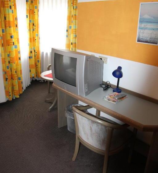 Quarto standart individual, Am Schloss Neuenstein