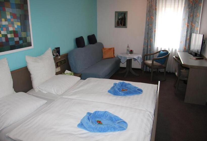 Quarto deluxe, Am Schloss Neuenstein