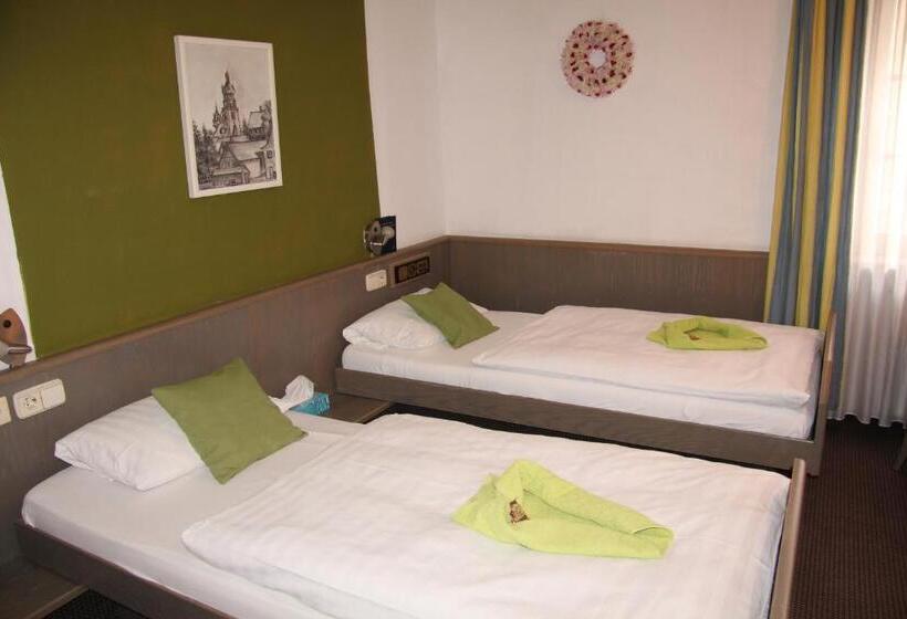 Quarto deluxe, Am Schloss Neuenstein