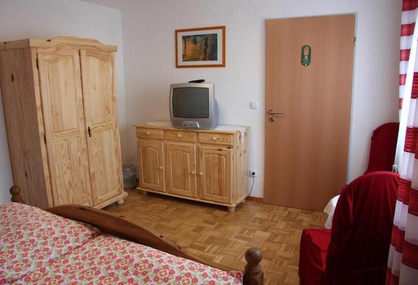 Quarto Standard Casa de Banho Partilhada, Am Schloss Neuenstein