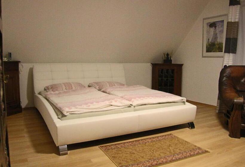 Quarto Standard Casa de Banho Partilhada, Am Schloss Neuenstein