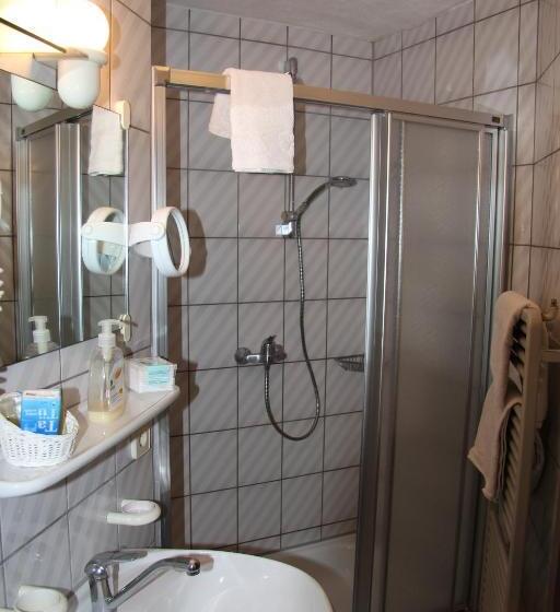 Quarto deluxe, Am Schloss Neuenstein