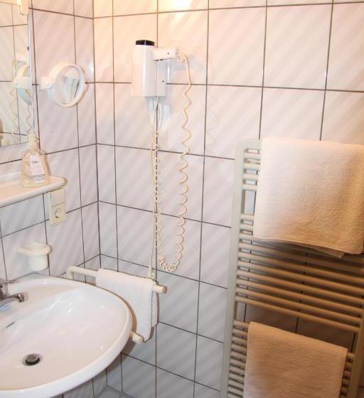 Quarto deluxe, Am Schloss Neuenstein