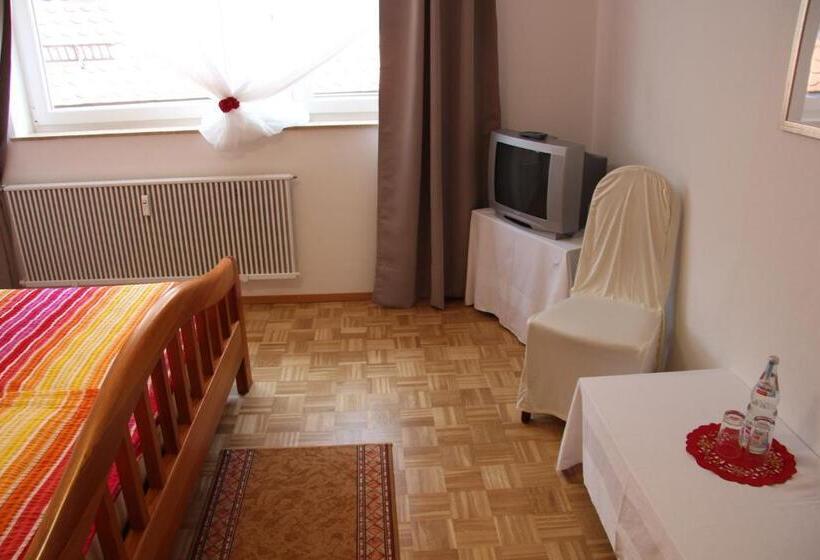 Quarto Standard Casa de Banho Partilhada, Am Schloss Neuenstein