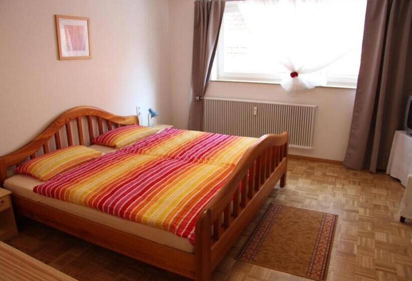 Quarto Standard Casa de Banho Partilhada, Am Schloss Neuenstein