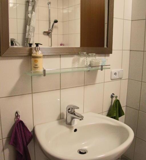 Quarto Standard Casa de Banho Partilhada, Am Schloss Neuenstein