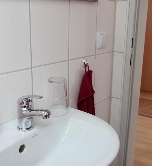 Quarto Standard Casa de Banho Partilhada, Am Schloss Neuenstein