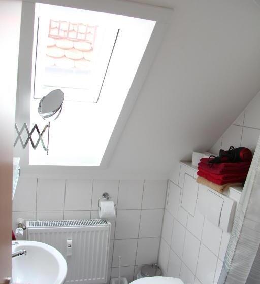 Quarto Standard Casa de Banho Partilhada, Am Schloss Neuenstein