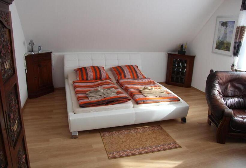 Quarto Standard Casa de Banho Partilhada, Am Schloss Neuenstein